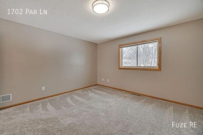 Building Photo - 1702 Par Ln