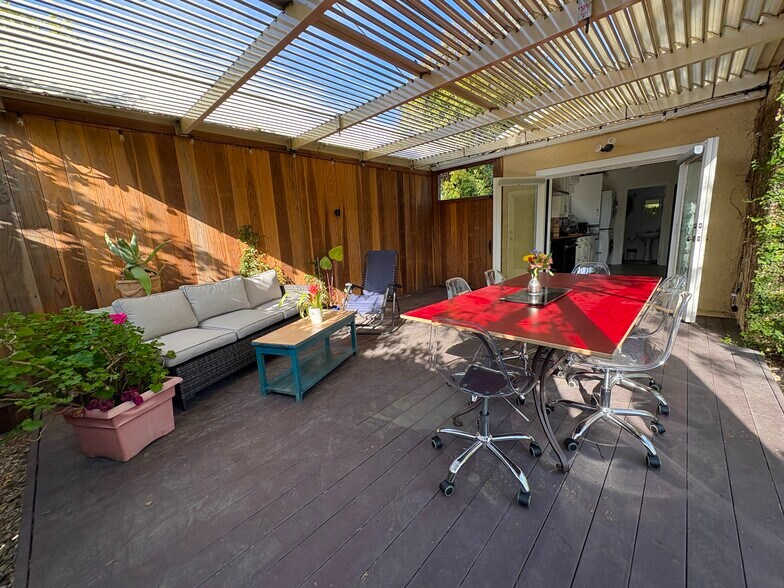 Building Photo - 3139 Veteran Ave