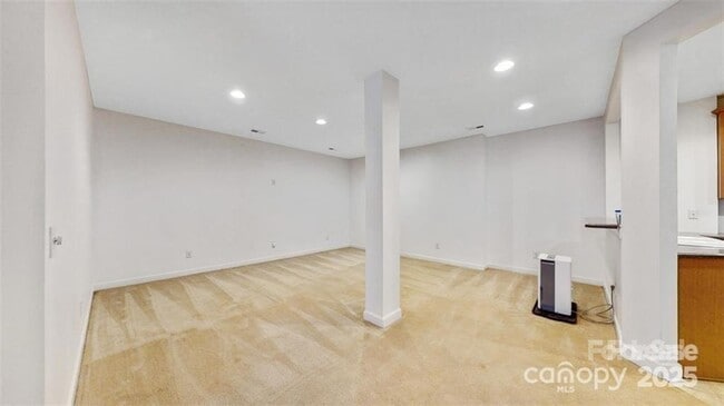 Building Photo - 407 Ranelagh Dr