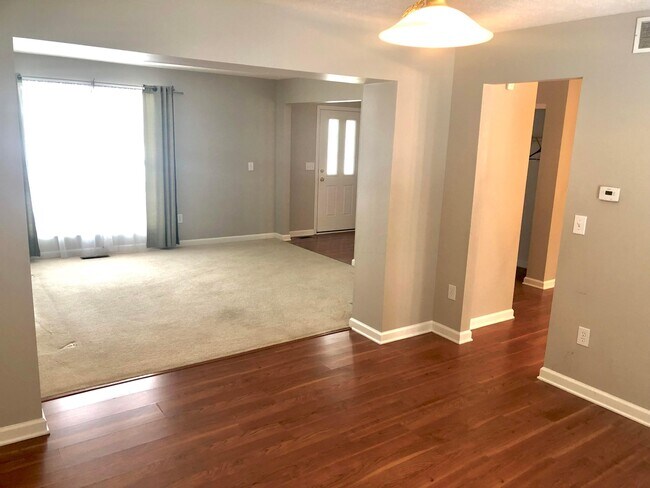 Building Photo - 2916 Abbey Knoll Dr