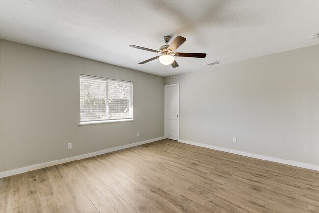 Building Photo - 24015 Beef Canyon Dr