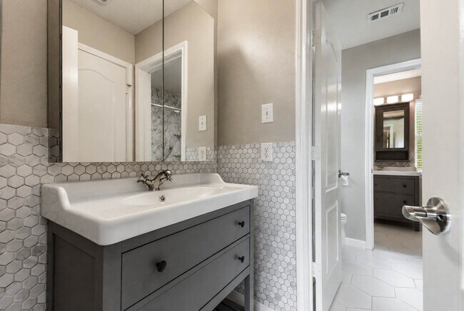 Building Photo - 12711 Turlock Ct