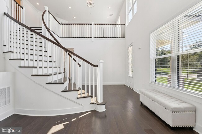 Building Photo - 2 Dogleg Ln