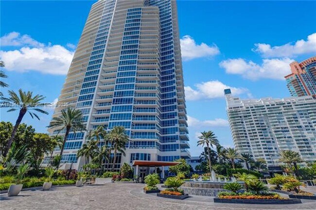 Building Photo - 100 South Pointe Dr