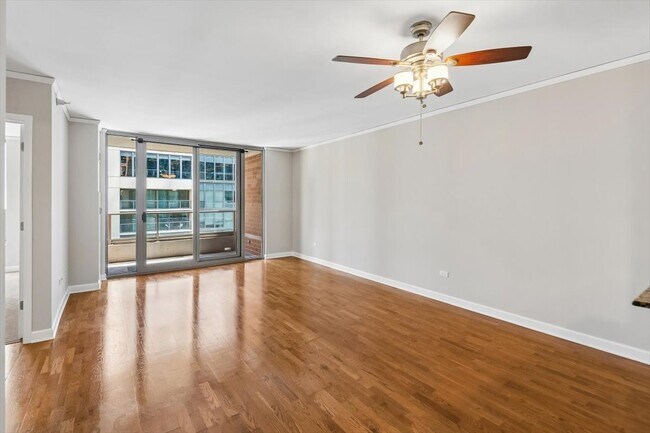 Building Photo - 420 E Waterside Dr