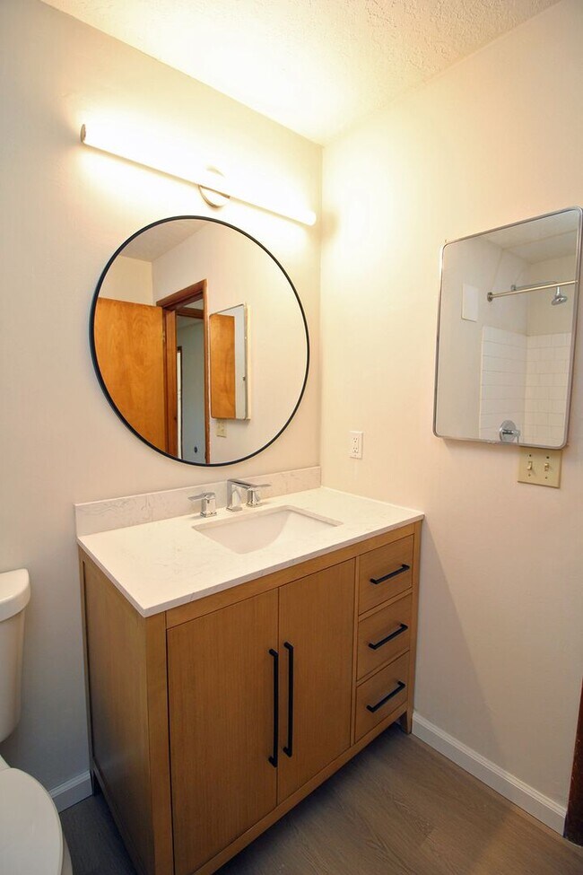 Building Photo - 3200-3236 SW Marigold St