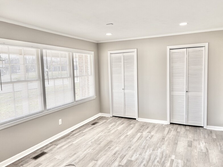 Building Photo - 925 Southgate Dr