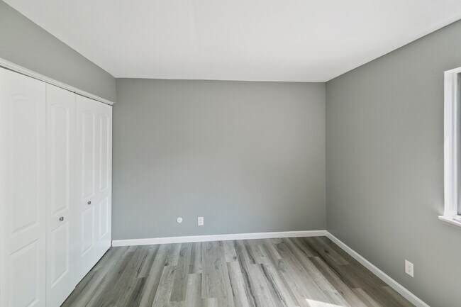 Building Photo - 164 Galewood Dr