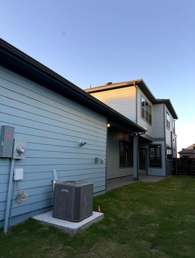 Building Photo - 3223 Full Bellied Ln