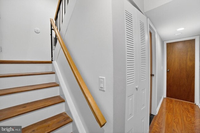 Building Photo - 105 Jackson St