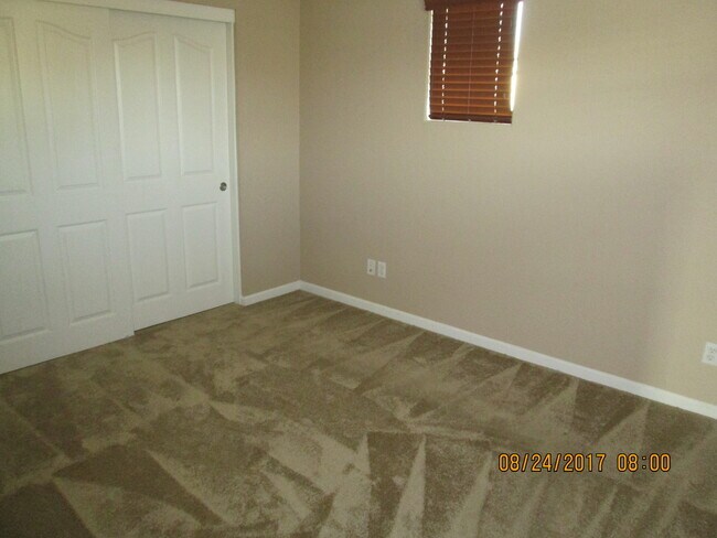 Building Photo - 3 Bedroom 2 Bathroom Home with Garage