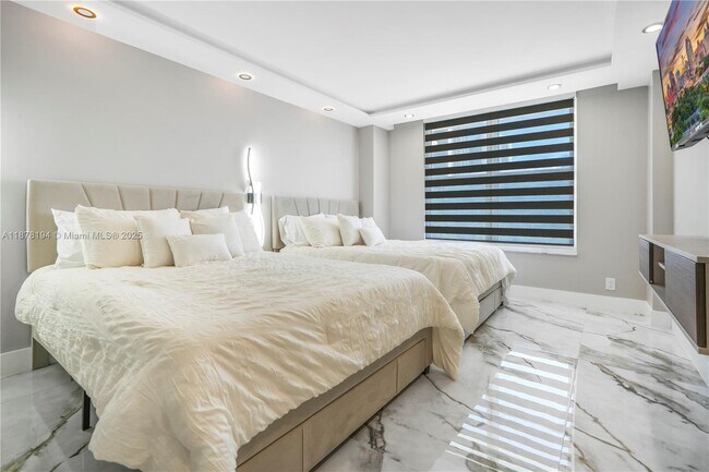Building Photo - 3800 S Ocean Dr