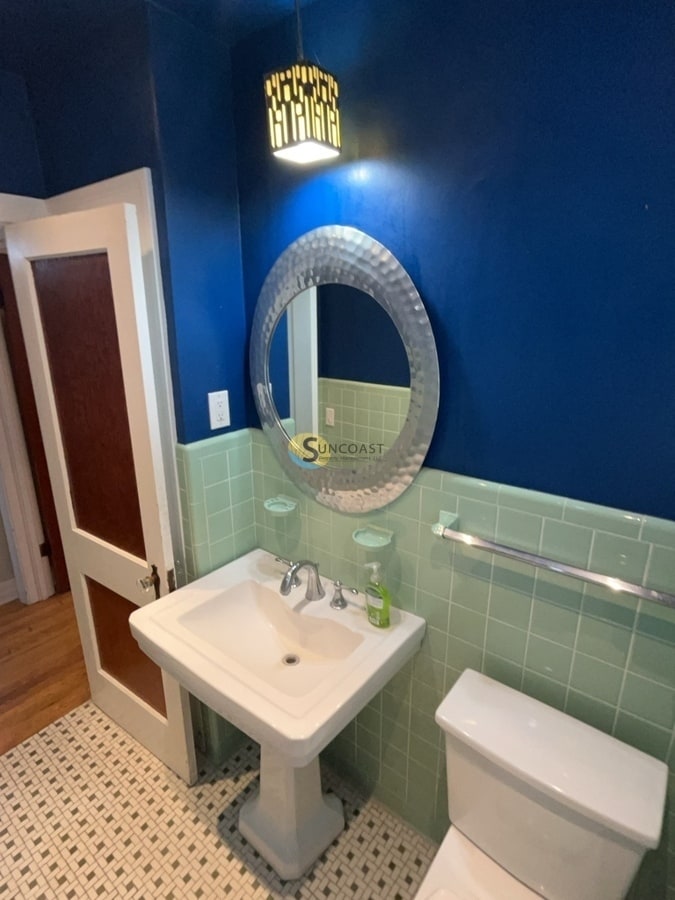 Building Photo - 353 W 68th St