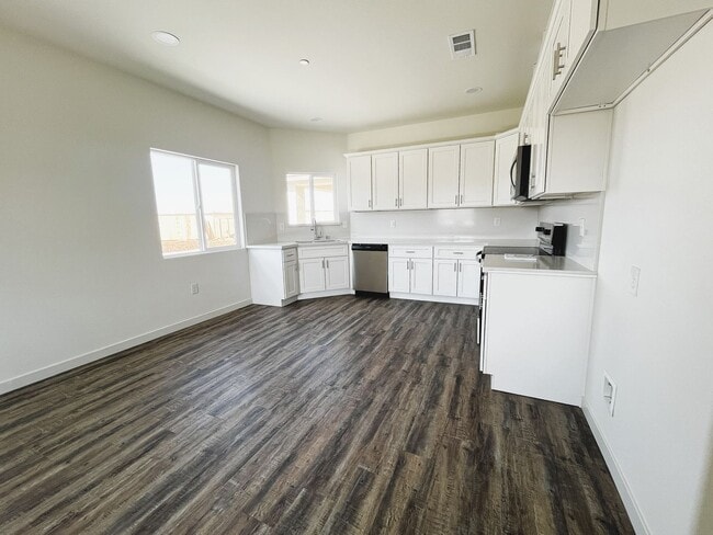 Building Photo - Coyote Run Duplexes