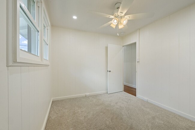 Building Photo - Newly Renovated 3 Bedroom Kailua Home!