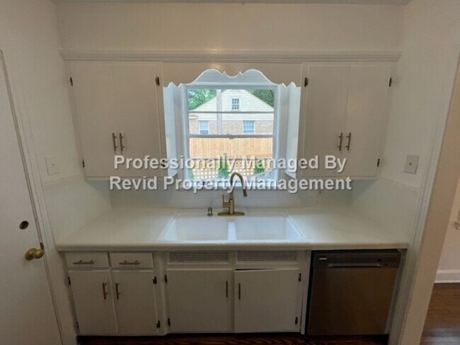 Building Photo - Beautiful 2 Bed 1 Bath near U of M!