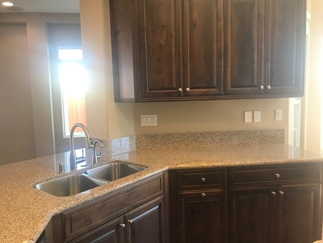 Building Photo - Charming 2 Bed 2 Bath - Trilogy at The Vineyards