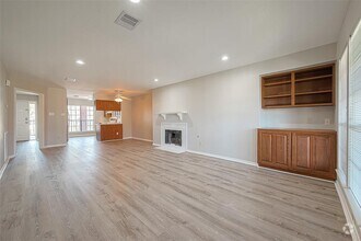 Building Photo - 200 Panorama Dr