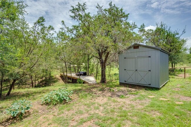 Building Photo - 719 Birch Ln