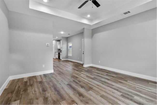 Building Photo - 405 W Walker St