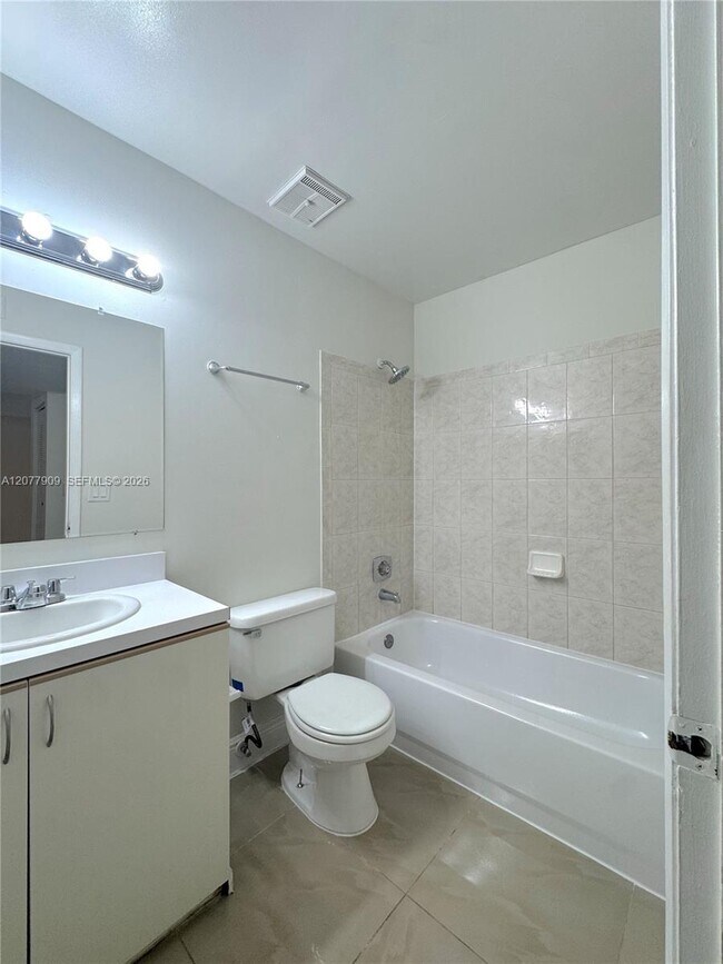 Building Photo - 1265 SW 46th Ave