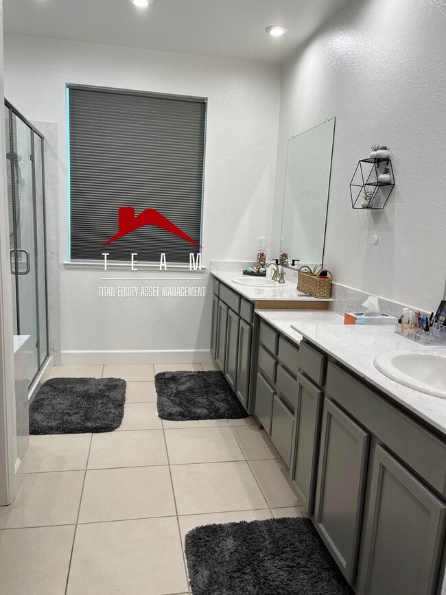 Building Photo - Great single story home with solar