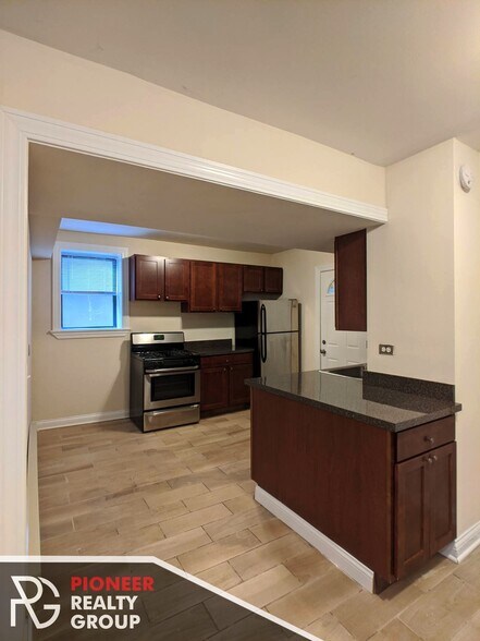 Building Photo - 3721 N Pine Grove Ave