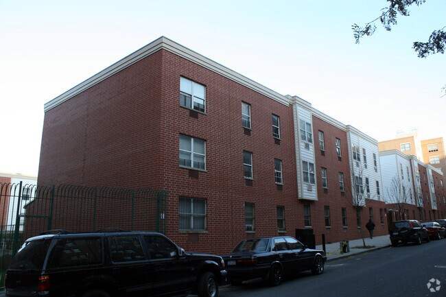 Building Photo - Stadium Court