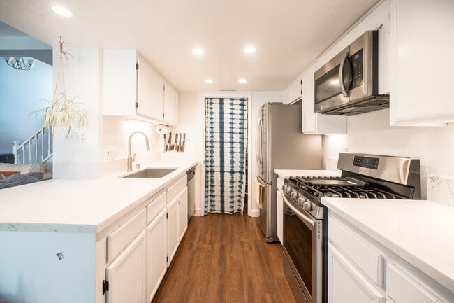 Building Photo - 1808 Cottonwood Ave