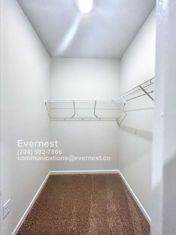 Building Photo - 129 Lightning Dr