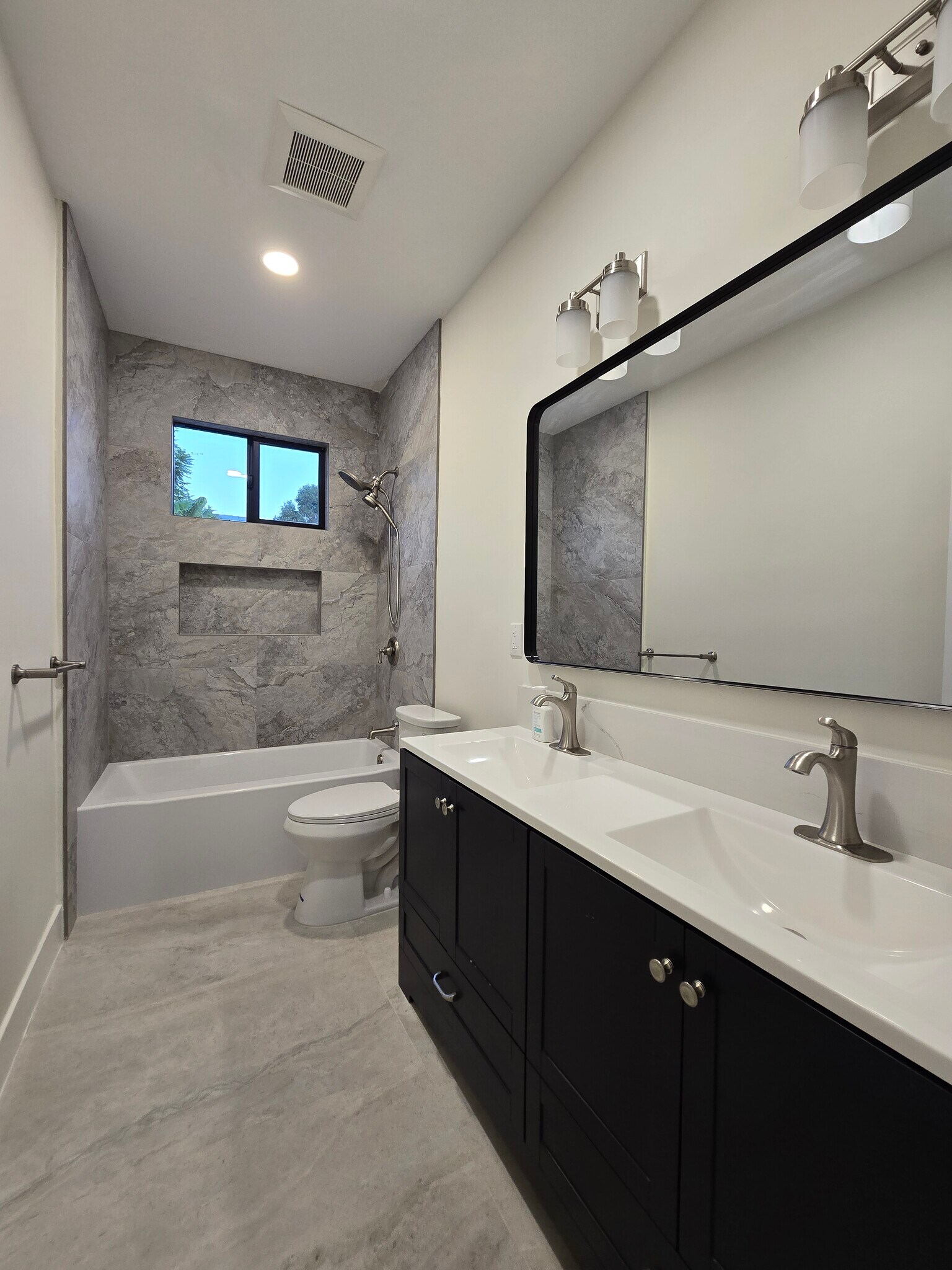 Building Photo - 13990 Putney Rd