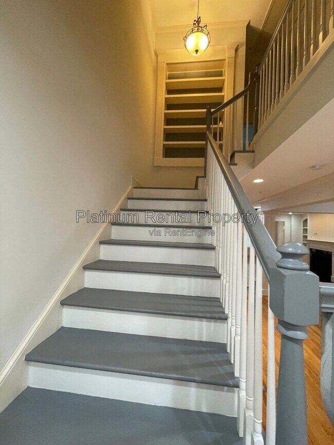 Building Photo - 1875 Adagio Dr