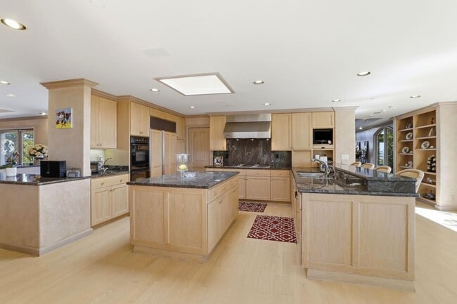 Building Photo - 3187 Alexis Dr