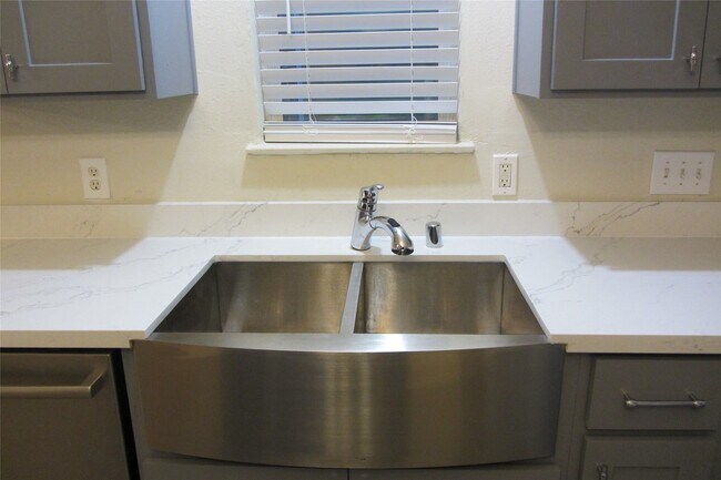 Building Photo - 20723 Fernwick Village Dr