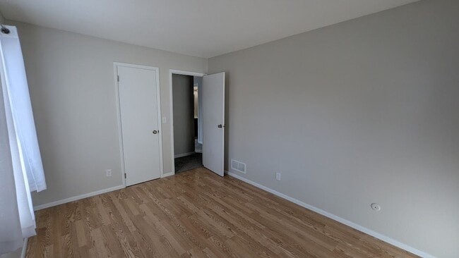 Building Photo - 1750 W 54th St