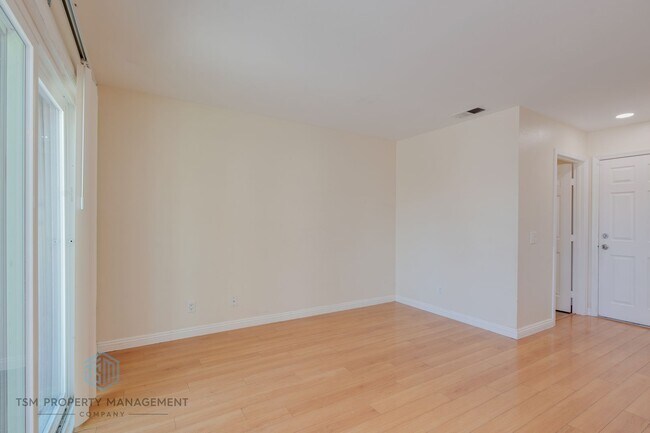 Building Photo - 4 Bed 3 Bath Single Family House with Large Backyard in Moreno Valley