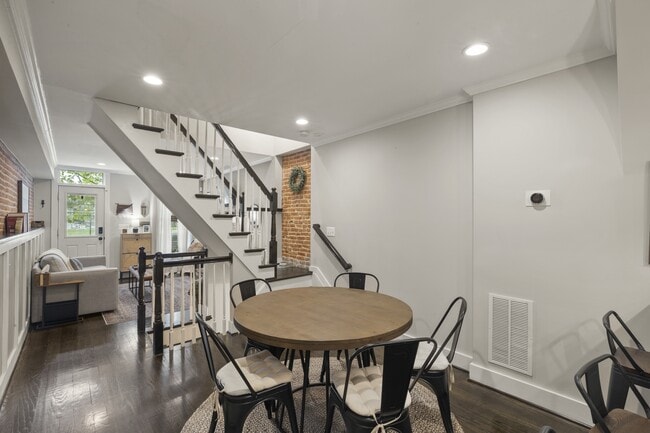Building Photo - 425 Gittings St