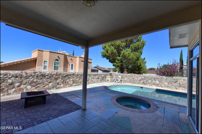 Building Photo - 6123 La Posta Dr