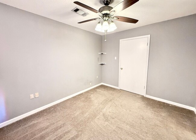Building Photo - 955 Ridgepoint Ct