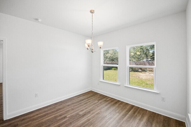 Building Photo - DON'T MISS OUT!