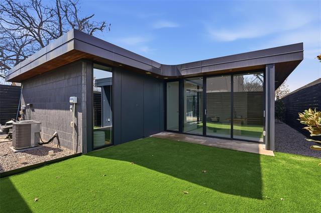 Building Photo - 6822 Victoria Ave