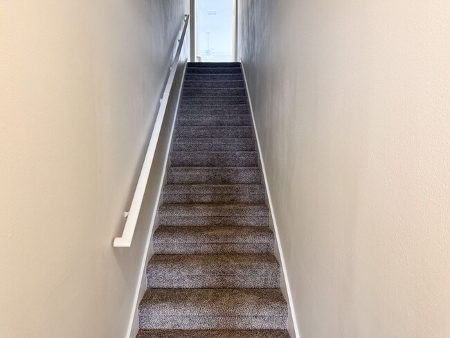 Building Photo - The Villas Condominiums  2/2 AVAILALBE NOW!