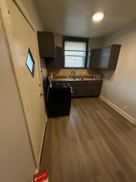 Building Photo - 7946 S Essex Ave