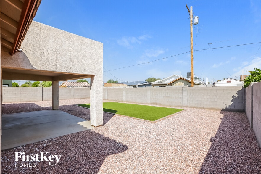 Building Photo - 7017 N 77th Dr