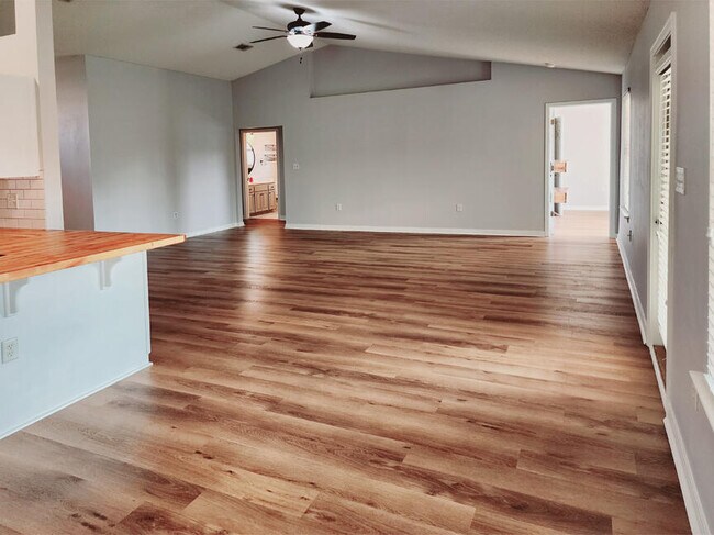 Building Photo - 9848 Parker Lake Cir