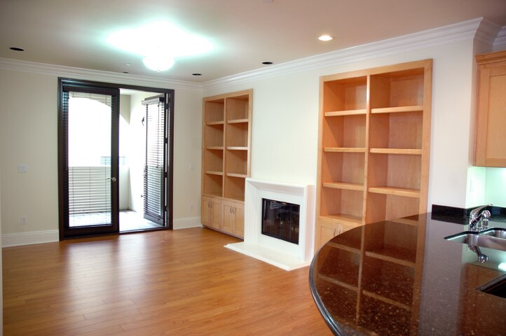 Den - 10305 Almayo Ave