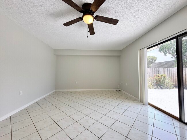 Building Photo - 1402 14th Way