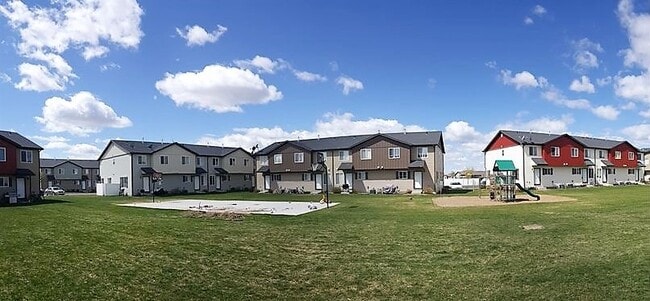 Building Photo - 555 Countryside Ave