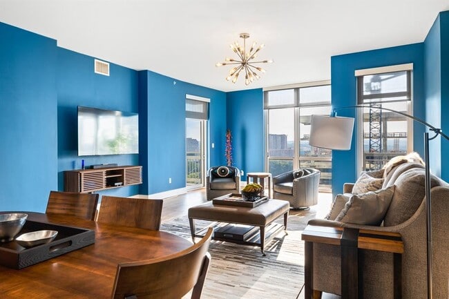 Building Photo - 603 Davis St