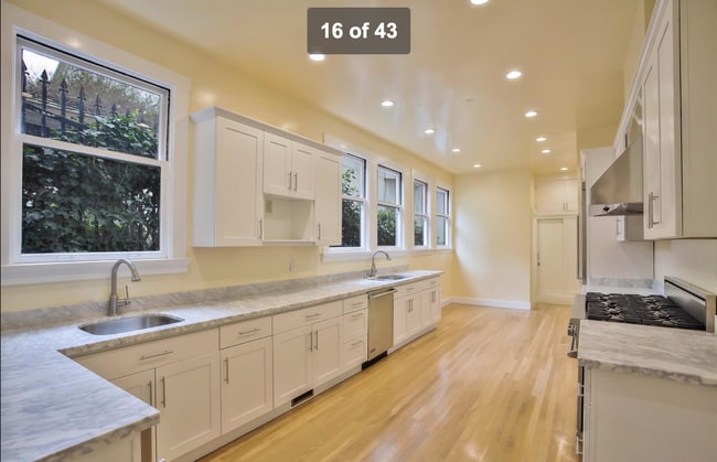 Building Photo - 2025 Jackson St